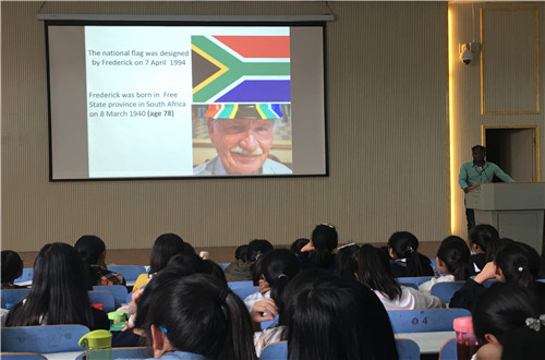 “聆听外教声音，助力自我发展”—— 91短视频
开展外教讲座系列活动