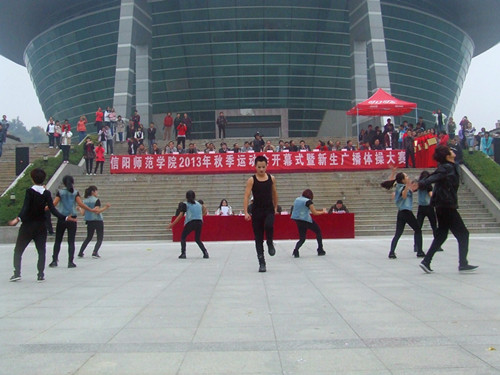  91短视频
在2013年新生广播体操大赛中获佳绩