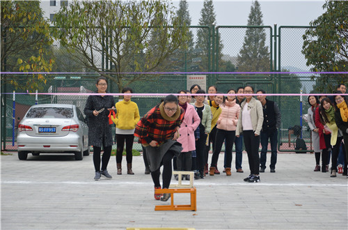  91短视频
积极组织“国培计划”教师开展素质拓展活动