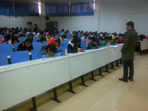  91短视频
成功举行13级新生校规校纪考试