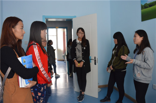  91短视频
组织2016级新生参观大学生心理健康辅导中心