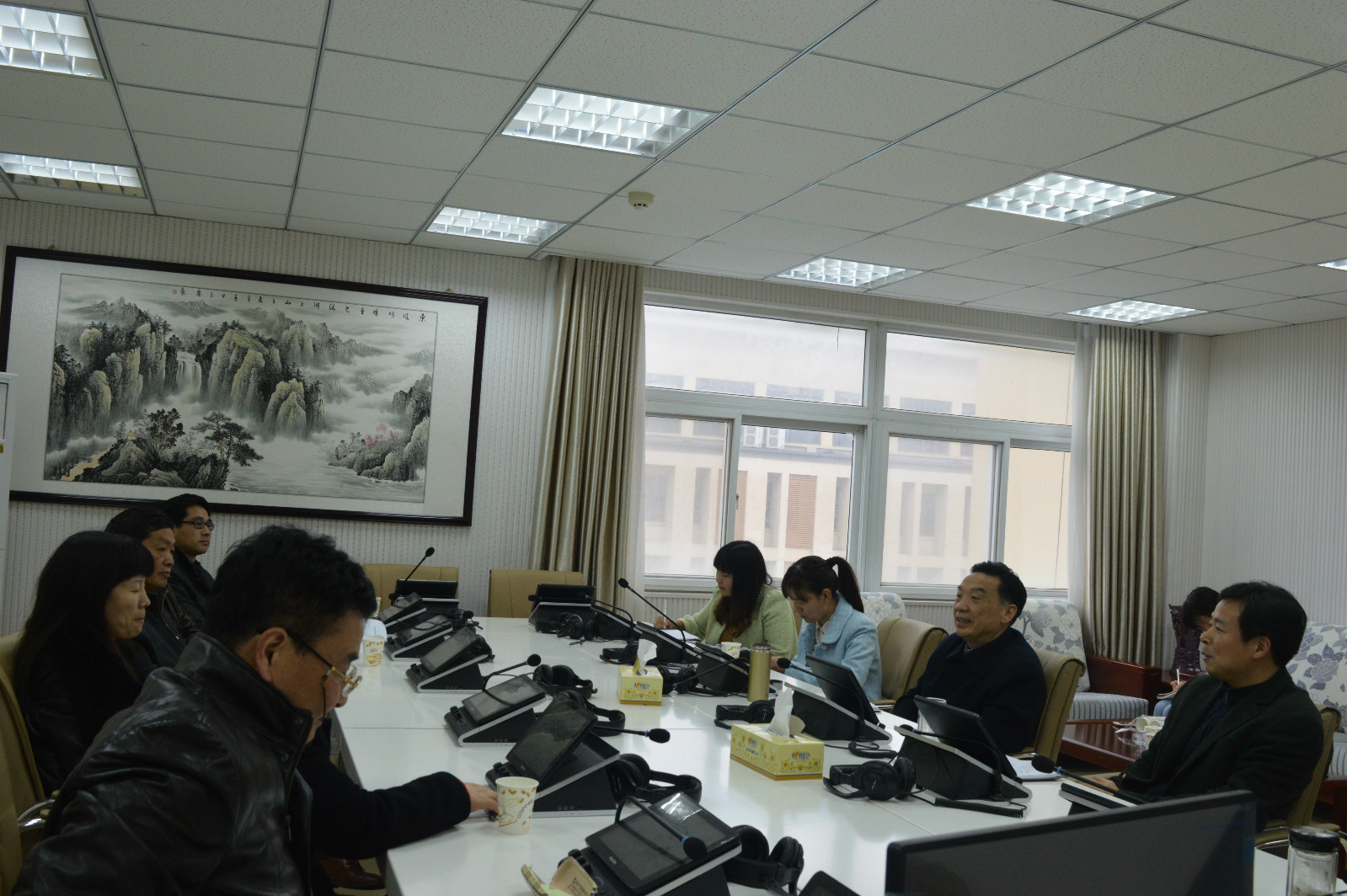  91短视频
举办退休教师座谈会