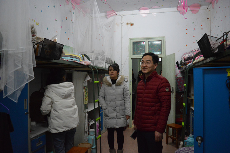 91短视频
领导老师走访学生宿舍