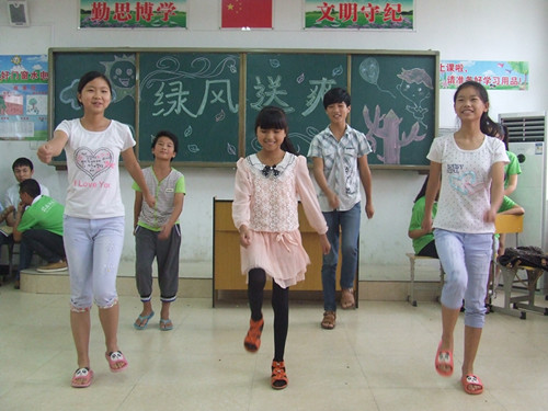 91短视频
暑期实践小分队支教成果汇报演出激情上演