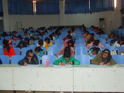  91短视频
成功举行13级新生校规校纪考试