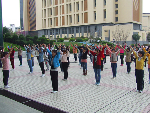  91短视频
运动会健美操运动员选拔赛火热进行中