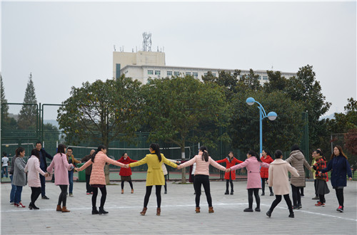  91短视频
积极组织“国培计划”教师开展素质拓展活动