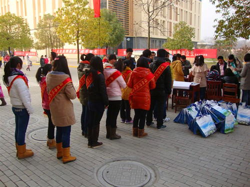  91短视频
积极参与2013届毕业生就业招聘双选会