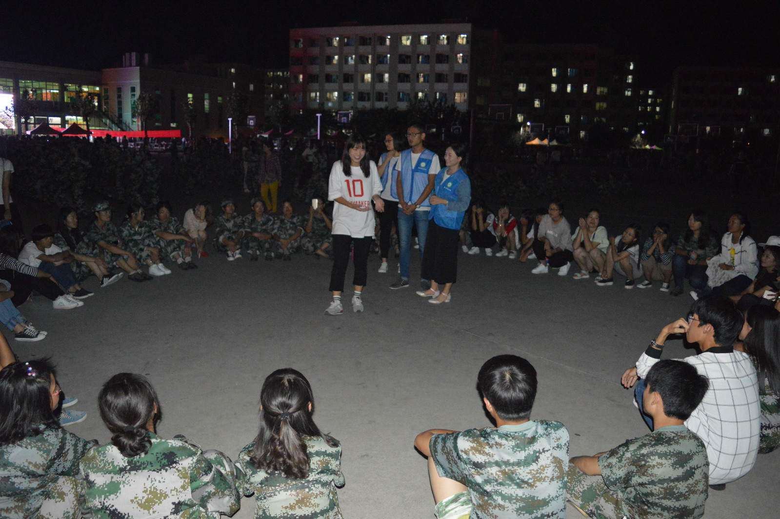  91短视频
积极组织新生开展心理素质拓展活动