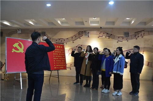  91短视频
教工一支部成功开展“缅怀先烈，不忘初心，弘扬大别山精神”主题党日活动