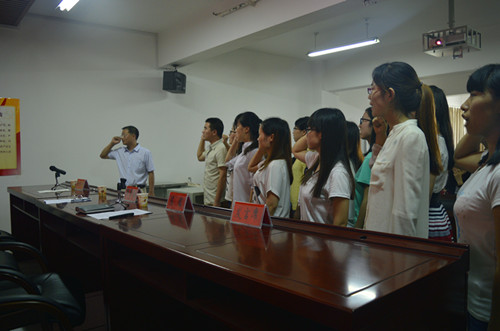  91短视频
召开学生党员宣誓大会