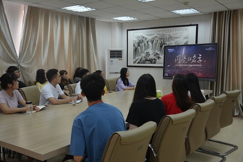  91短视频
组织师生观看2019年最美高校辅导员、大学生发布仪式