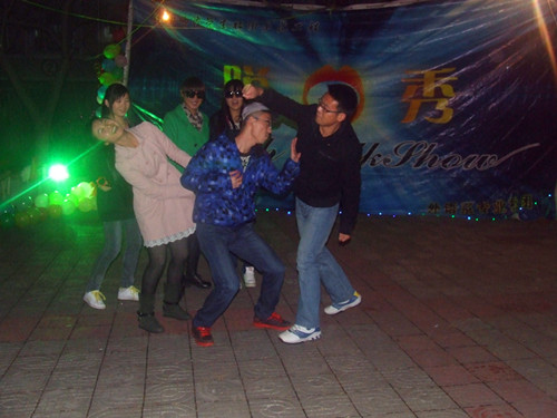  91短视频
脱口秀社团举行外文汇演