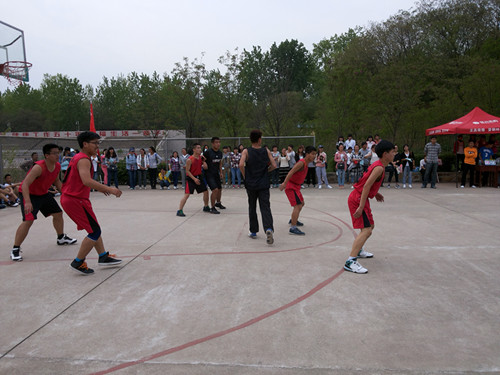  91短视频
男篮再战“谭山杯”篮球赛