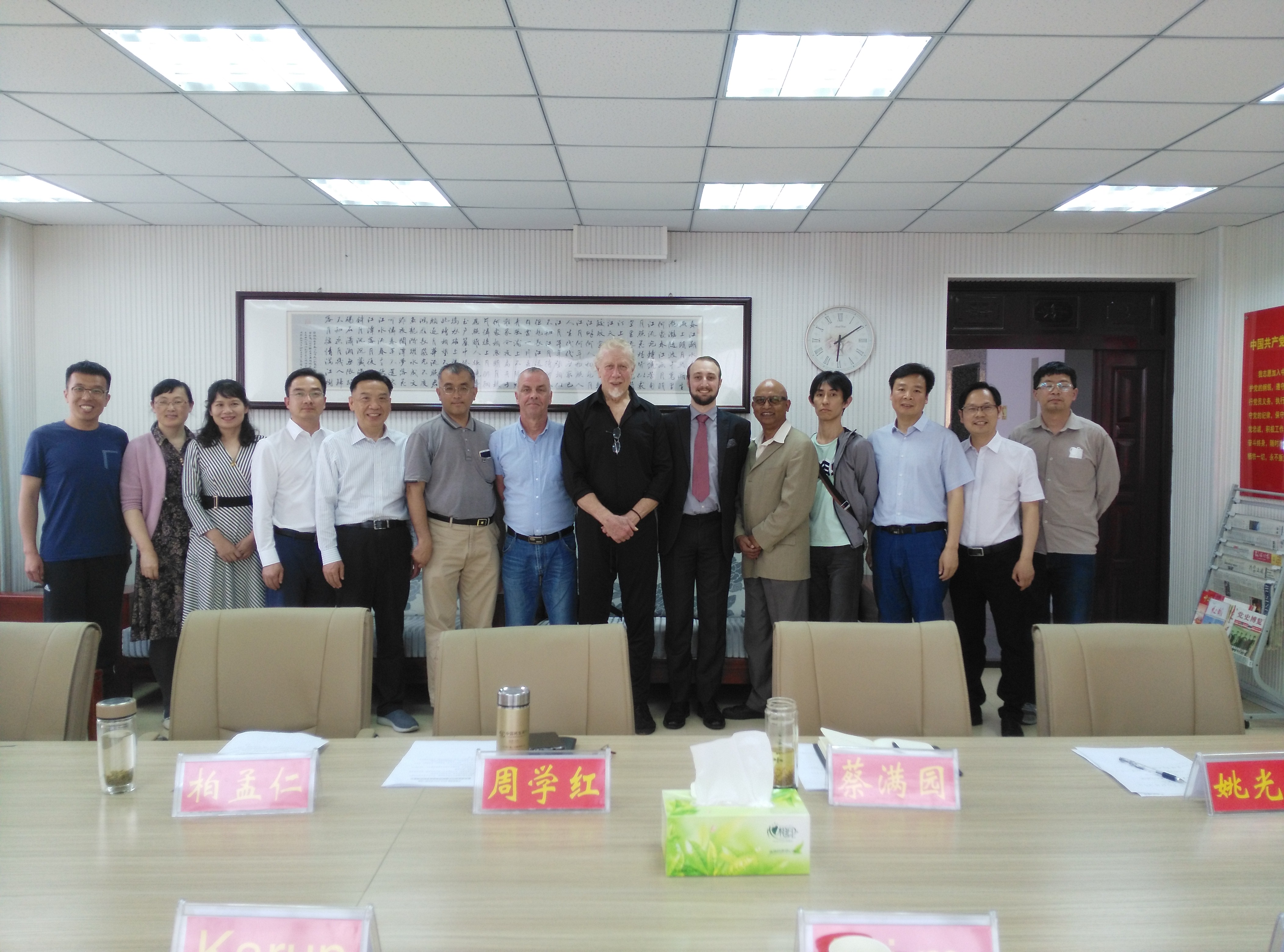  91短视频
召开外籍教师座谈会