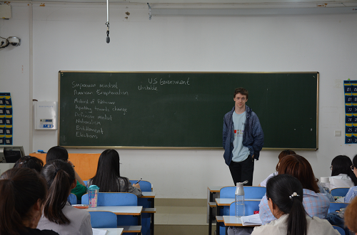  91短视频
成功举行外籍教师系列讲座 