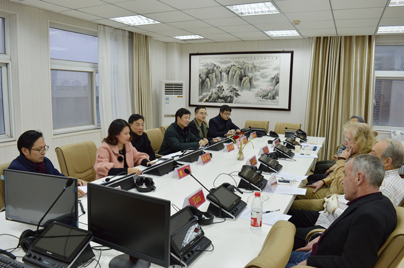   91短视频
召开外籍教师座谈会