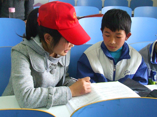  91短视频
积极开展“流动雷锋学校”活动