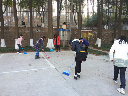  91短视频
举办志愿者打扫活动