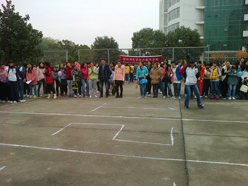  91短视频
举办女生月“运动风暴”趣味运动赛