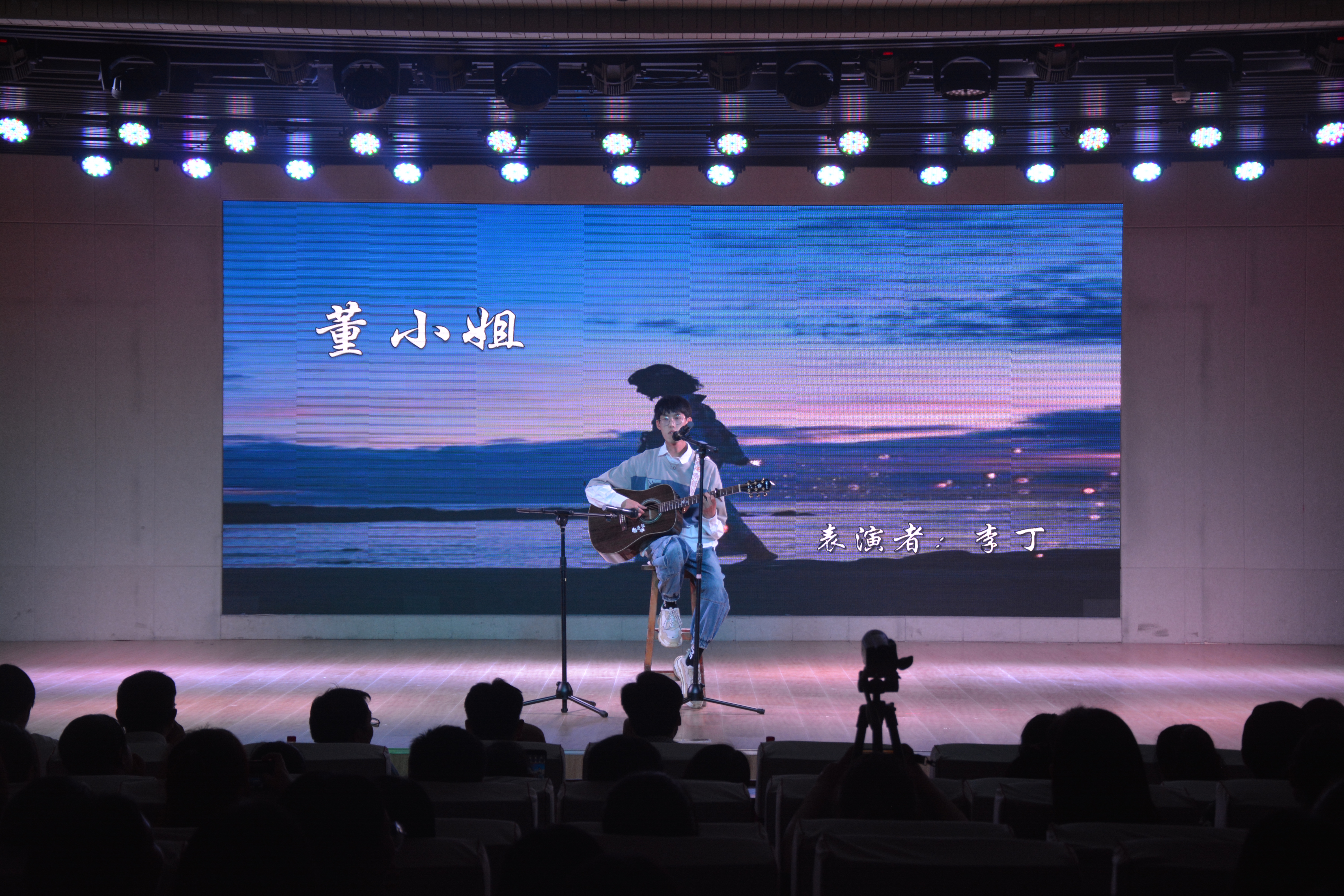  91短视频
成功举办2019届优秀毕业生颁奖典礼暨欢送毕业生晚会