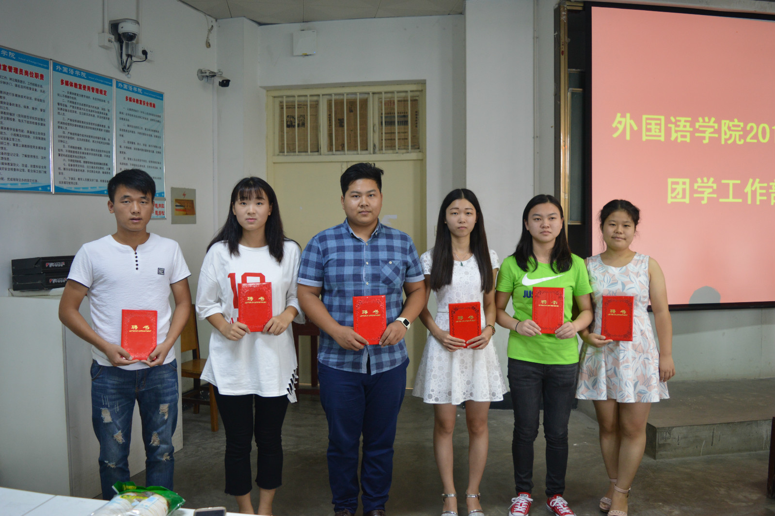  91短视频
召开2016-2017学年新一届学生会干部 聘任暨新学期团学工作安排大会