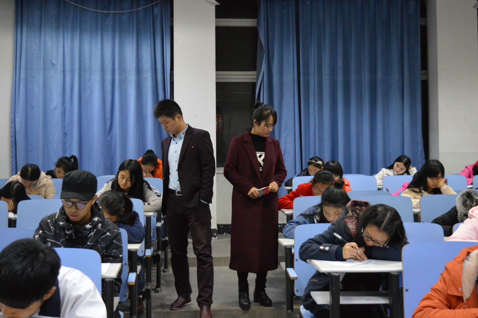  91短视频
举行2016级校规校纪考试