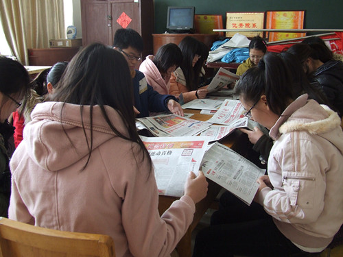  91短视频
多途径组织学生关注学习“两会”精神