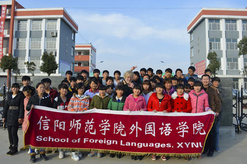 91短视频
赴淮滨开展“大手拉小手，爱心满校园”志愿服务活动