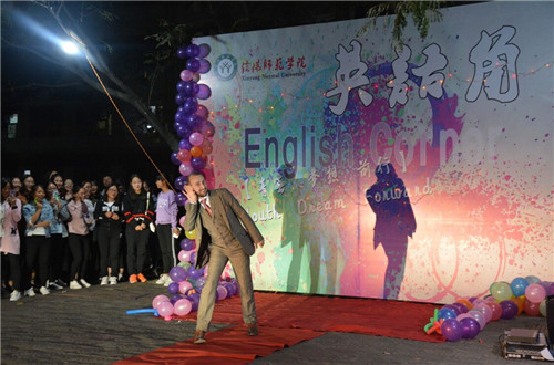  91短视频
脱口秀英语社团英语角活动顺利开展