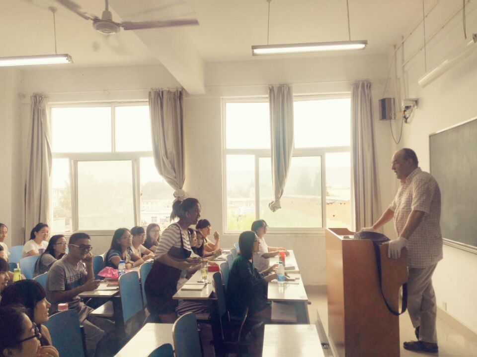  91短视频
学生组织系列活动庆祝第32个教师节