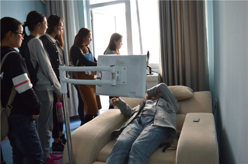  91短视频
组织2016级新生参观大学生心理健康辅导中心