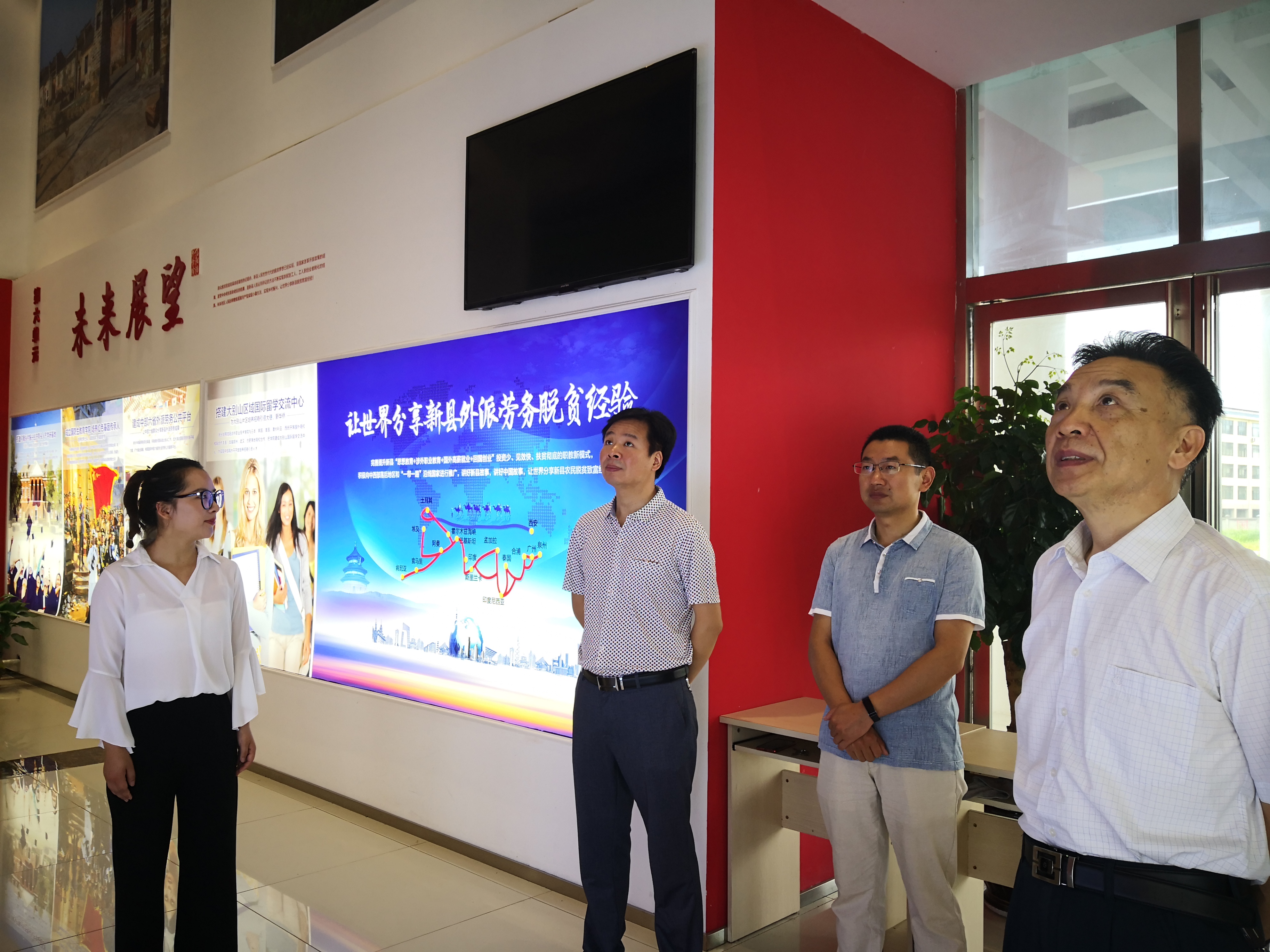  91短视频
与信阳涉外职业技术学院共建实习基地 揭牌仪式举行