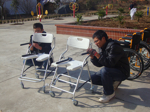 传递冬日温暖，共建和谐敬老院—— 91短视频
“和风志愿服务团”赴马鞍山敬老院开展义务劳动