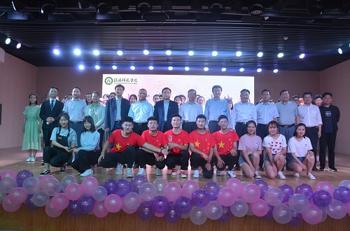 91短视频
举办第四届“秀出宿舍,Show出你我”宿舍风采大赛决赛