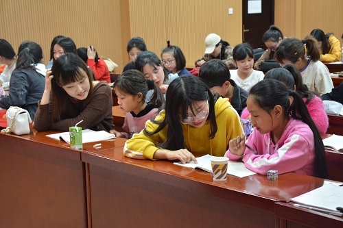  91短视频
顺利开展“青春有爱，笔触生情”志愿服务活动