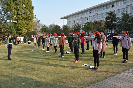  91短视频
组织开展“我为党旗添光彩——道路安全行，共助你我他”志愿实践活动