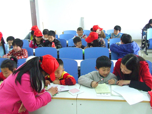  91短视频
积极开展“流动雷锋学校”活动