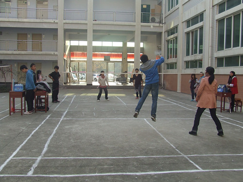  91短视频
“阳光体育”羽毛球比赛火热进行中