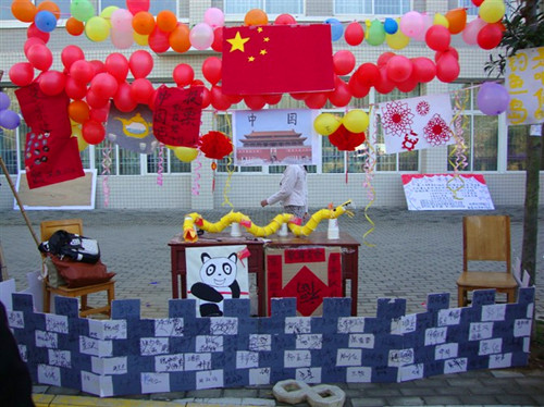  91短视频
举行“环球之旅”主题特色风情展喜迎女生月