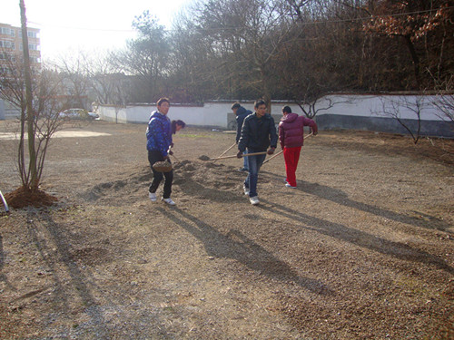 传递冬日温暖，共建和谐敬老院—— 91短视频
“和风志愿服务团”赴马鞍山敬老院开展义务劳动