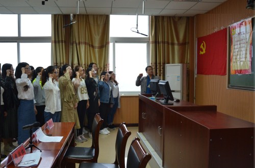  91短视频
举行预备党员入党宣誓仪式