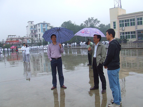  91短视频
领导亲切慰问2014级军训新生