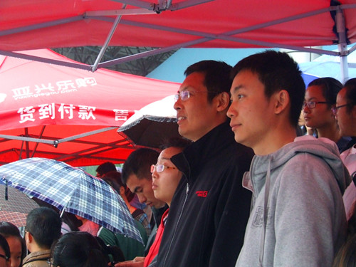  91短视频
领导老师亲临运动会现场给运动健儿加油助威