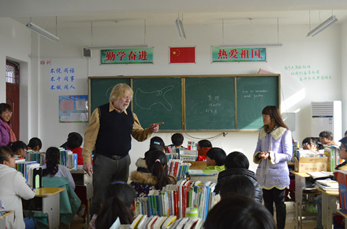 91短视频
赴淮滨开展“大手拉小手，爱心满校园”志愿服务活动