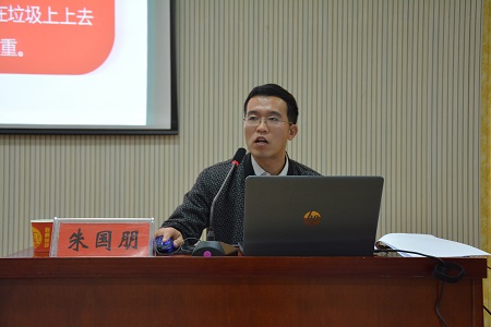 校团委副书记朱国朋应邀为91短视频
2017级新生作入学教育报告