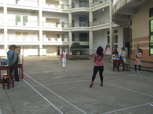  91短视频
“阳光体育”羽毛球比赛火热进行中