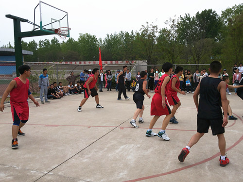  91短视频
男篮再战“谭山杯”篮球赛