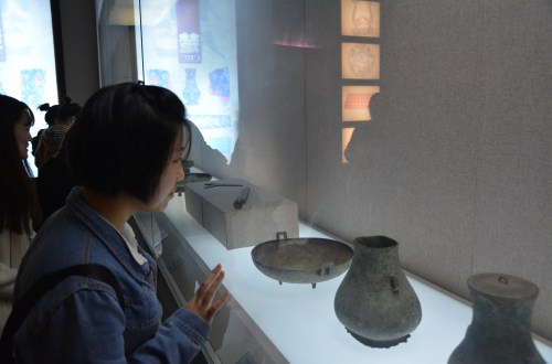  91短视频
组织开展“淮上故园――信阳博物馆历史文化之旅”活动