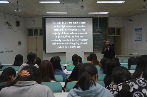  91短视频
成功举行外籍教师系列讲座 